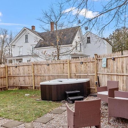 New!! Lovely Unit W/ Private Hot Tub And Patio! Laconia Kültér fotó