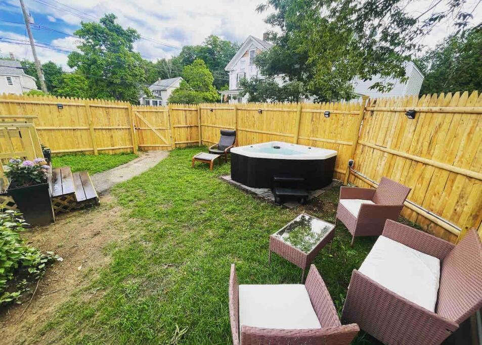 New!! Lovely Unit W/ Private Hot Tub And Patio! Laconia Kültér fotó