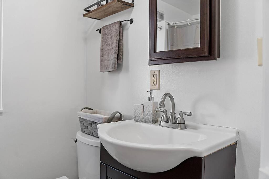New!! Lovely Unit W/ Private Hot Tub And Patio! Laconia Kültér fotó