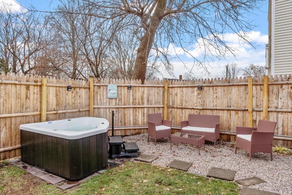 New!! Lovely Unit W/ Private Hot Tub And Patio! Laconia Kültér fotó